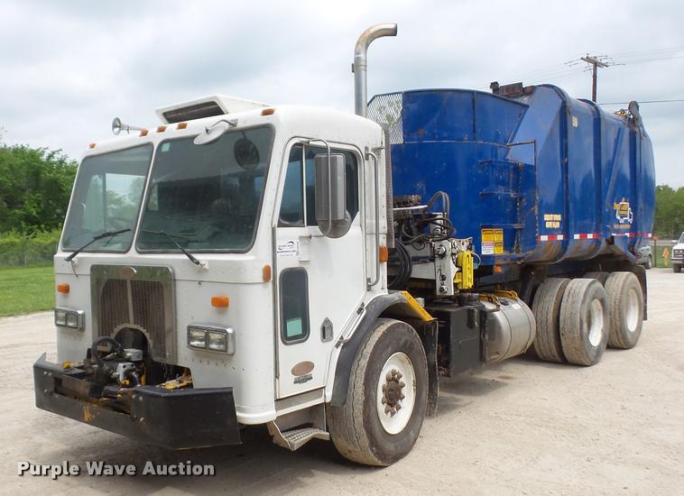 image for item DA6295 1998 Peterbilt 320 refuse truck