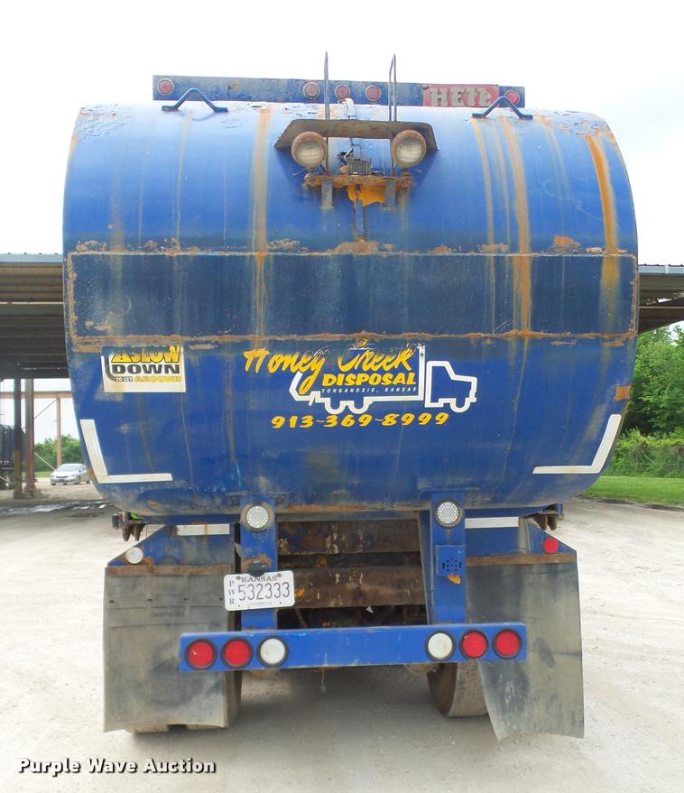 image for item DA6295 1998 Peterbilt 320 refuse truck