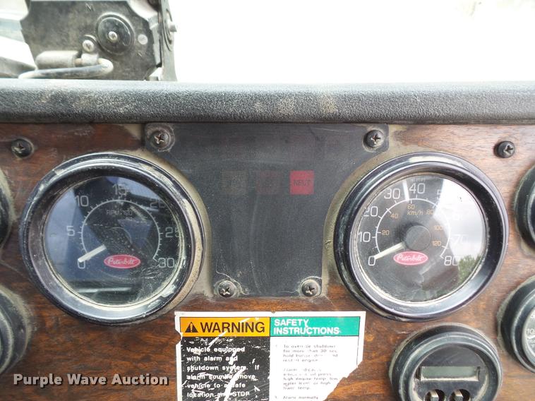 image for item DA6295 1998 Peterbilt 320 refuse truck