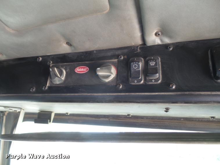 image for item DA6295 1998 Peterbilt 320 refuse truck