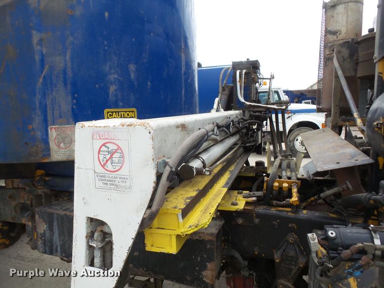 image for item DA6295 1998 Peterbilt 320 refuse truck