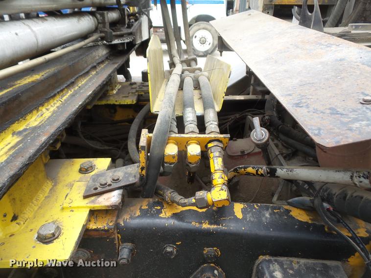 image for item DA6295 1998 Peterbilt 320 refuse truck