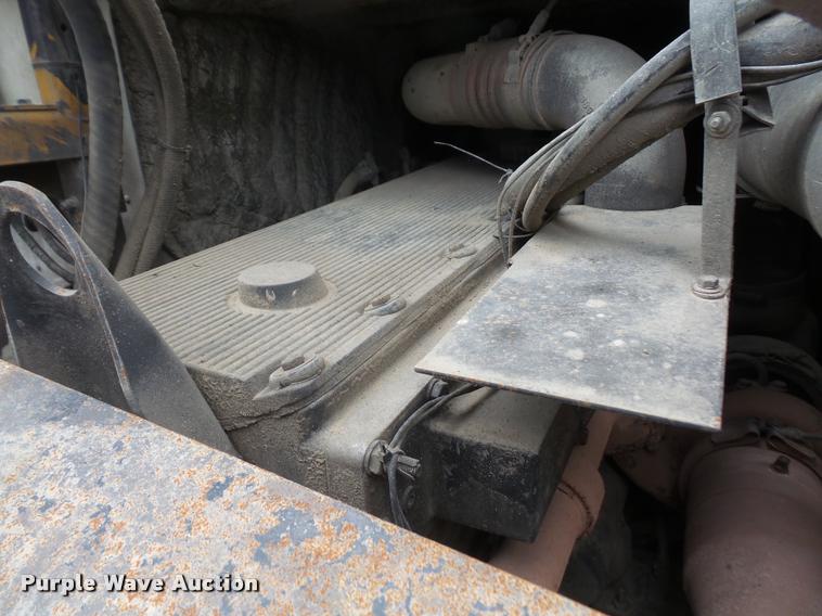 image for item DA6295 1998 Peterbilt 320 refuse truck