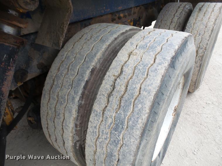 image for item DA6295 1998 Peterbilt 320 refuse truck