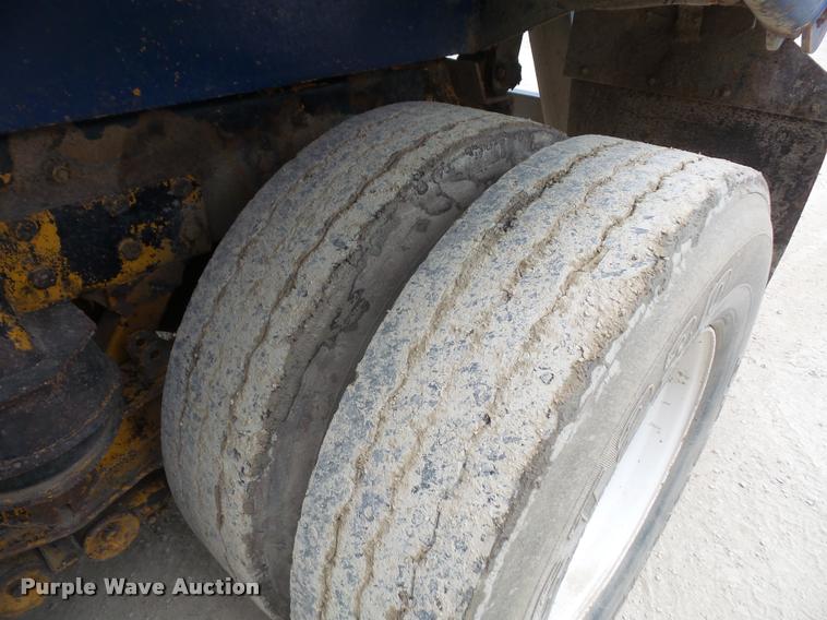 image for item DA6295 1998 Peterbilt 320 refuse truck