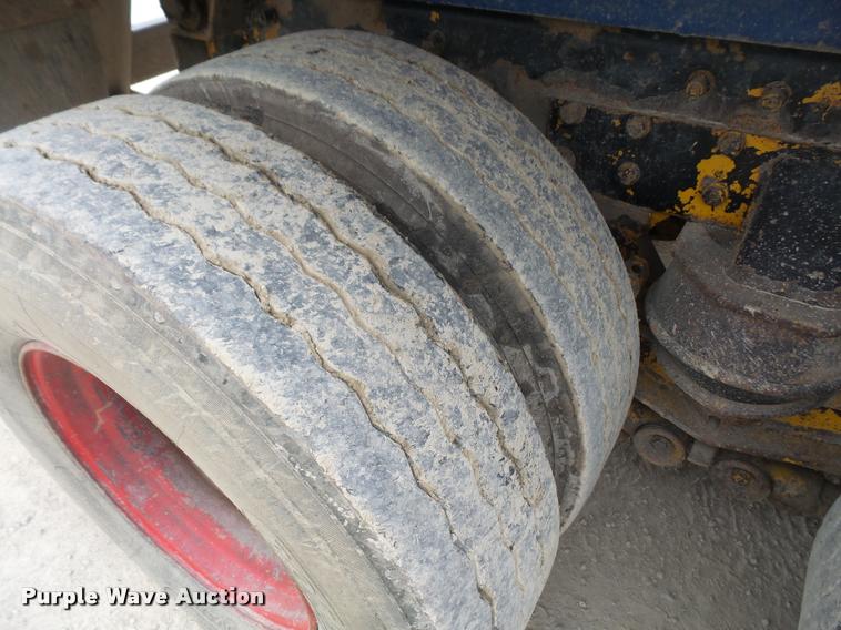 image for item DA6295 1998 Peterbilt 320 refuse truck