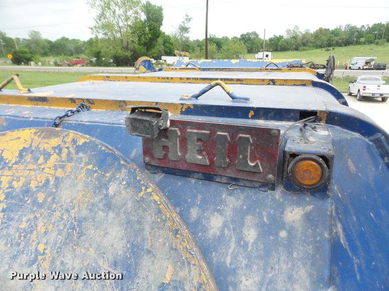 image for item DA6295 1998 Peterbilt 320 refuse truck