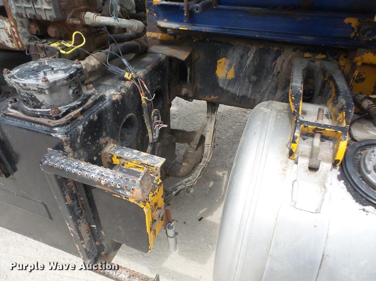 image for item DA6295 1998 Peterbilt 320 refuse truck