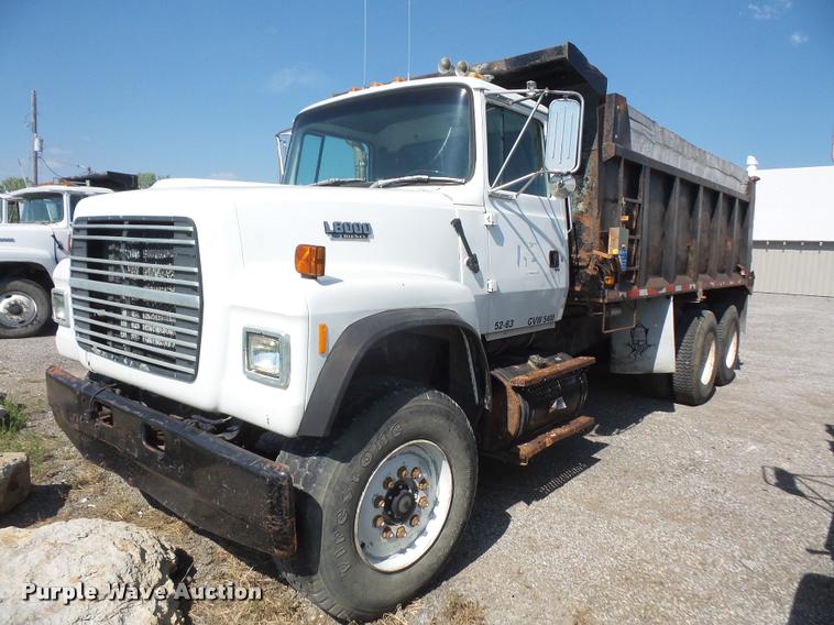 image for item DA6318 1994 Ford LT8000 dump truck