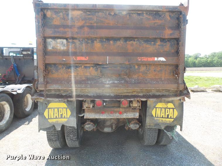 image for item DA6318 1994 Ford LT8000 dump truck