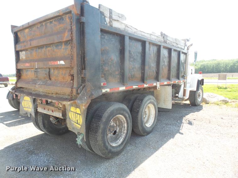 image for item DA6318 1994 Ford LT8000 dump truck