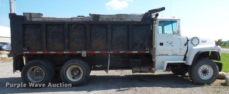 image for item DA6318 1994 Ford LT8000 dump truck