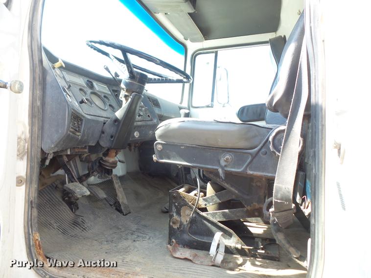 image for item DA6318 1994 Ford LT8000 dump truck