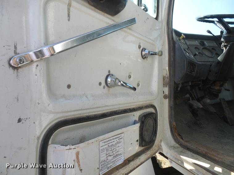 image for item DA6318 1994 Ford LT8000 dump truck