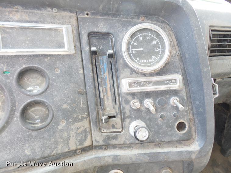 image for item DA6318 1994 Ford LT8000 dump truck