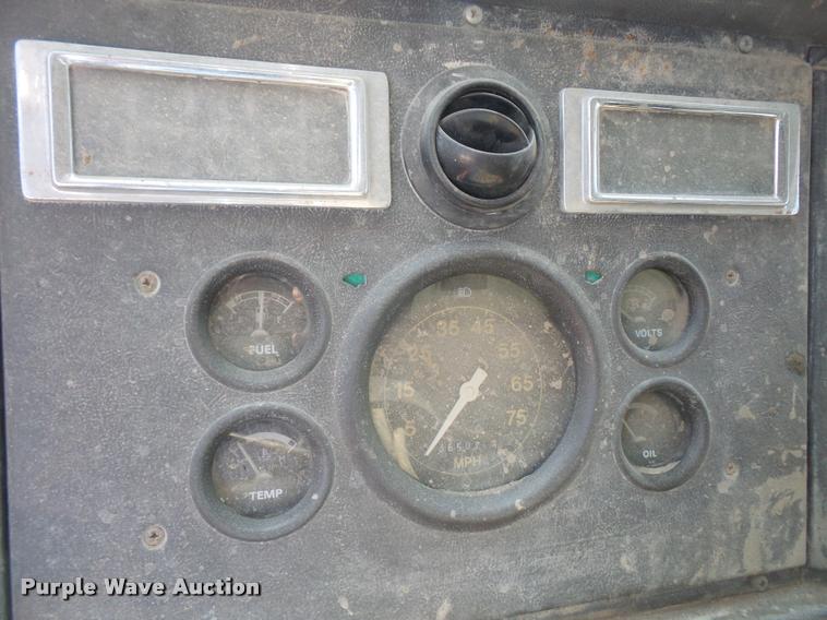 image for item DA6318 1994 Ford LT8000 dump truck