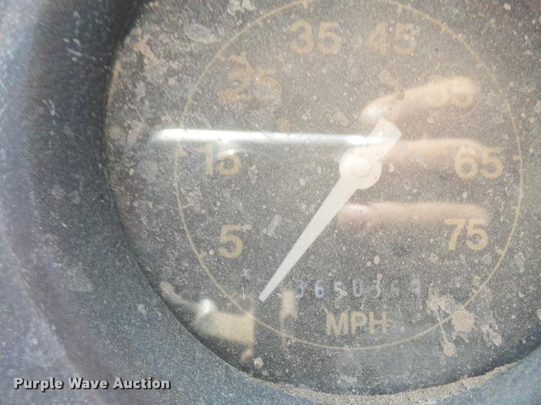 image for item DA6318 1994 Ford LT8000 dump truck