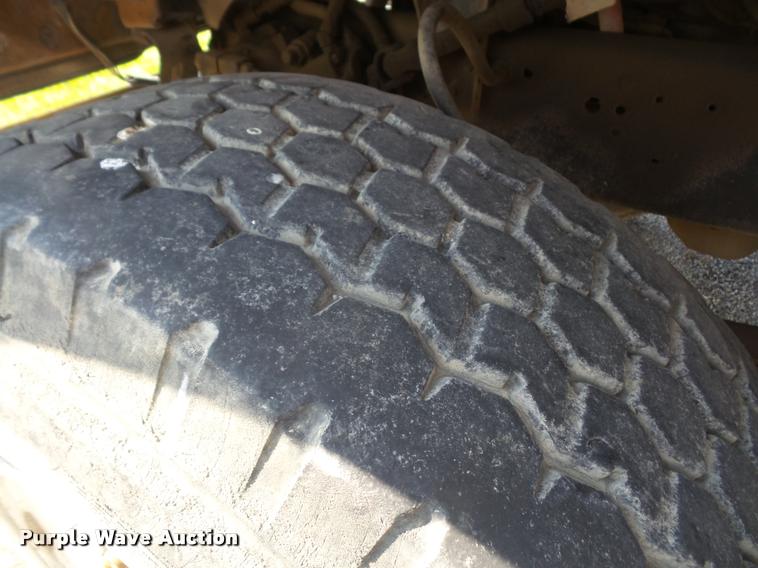 image for item DA6318 1994 Ford LT8000 dump truck