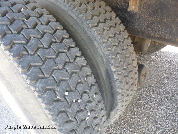 image for item DA6318 1994 Ford LT8000 dump truck