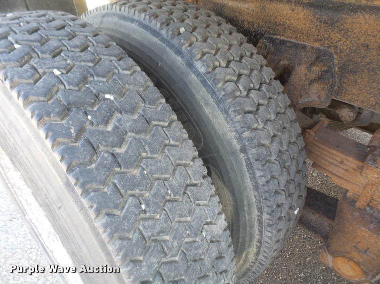 image for item DA6318 1994 Ford LT8000 dump truck