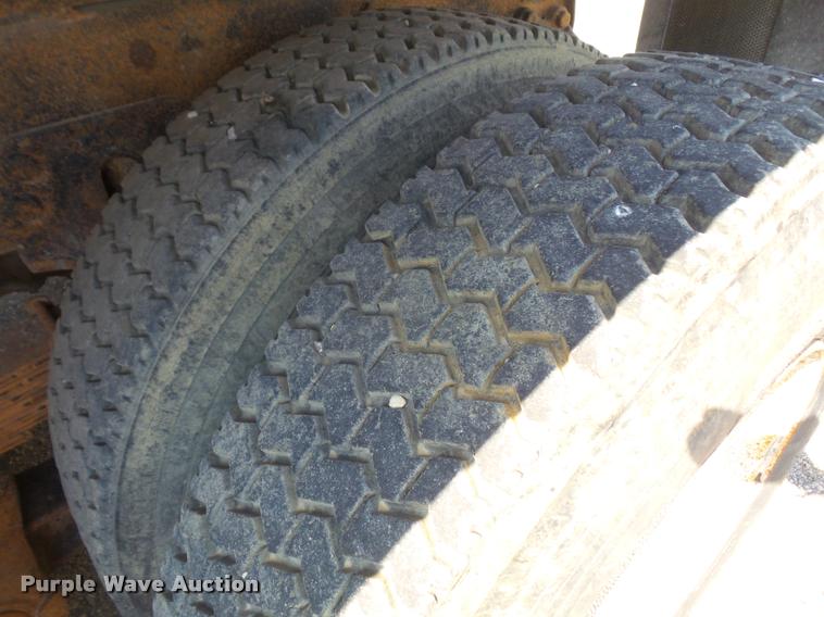 image for item DA6318 1994 Ford LT8000 dump truck