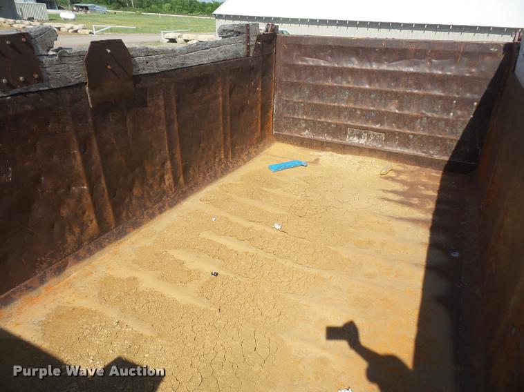 image for item DA6318 1994 Ford LT8000 dump truck