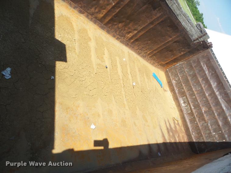 image for item DA6318 1994 Ford LT8000 dump truck