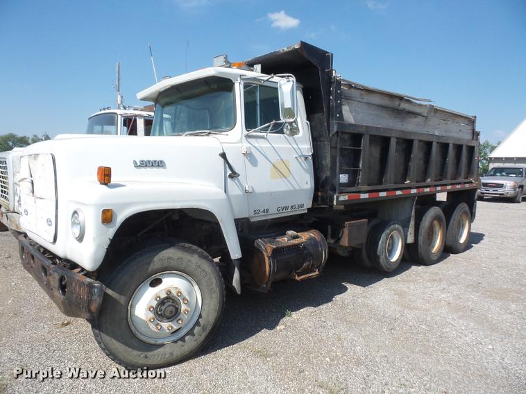 image for item DA6319 1987 Ford LT9000 dump truck