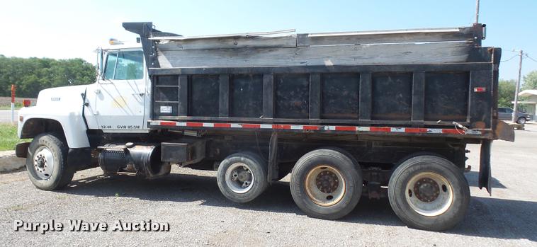 image for item DA6319 1987 Ford LT9000 dump truck