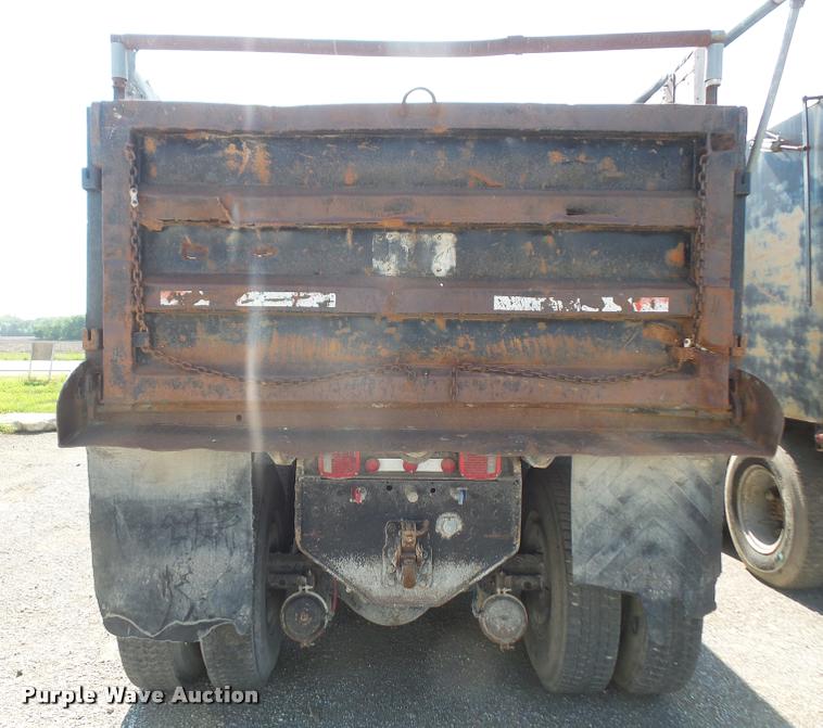 image for item DA6319 1987 Ford LT9000 dump truck