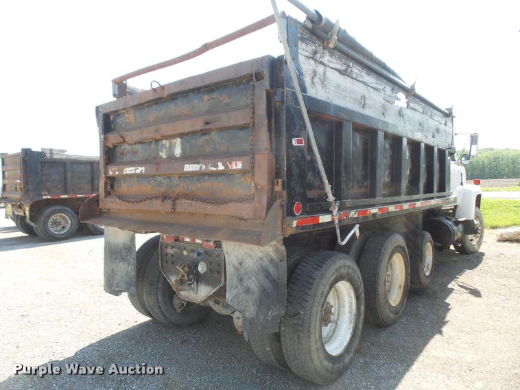 image for item DA6319 1987 Ford LT9000 dump truck