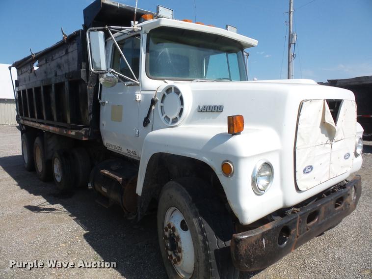 image for item DA6319 1987 Ford LT9000 dump truck
