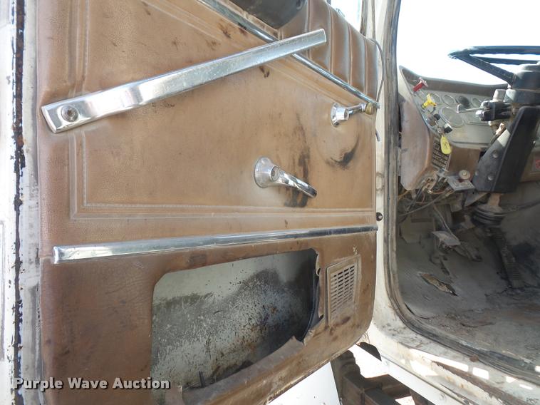 image for item DA6319 1987 Ford LT9000 dump truck