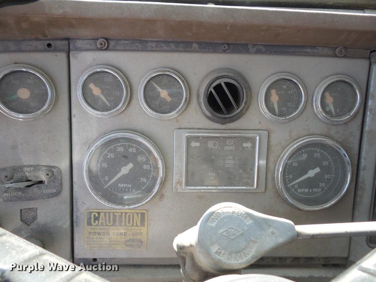 image for item DA6319 1987 Ford LT9000 dump truck