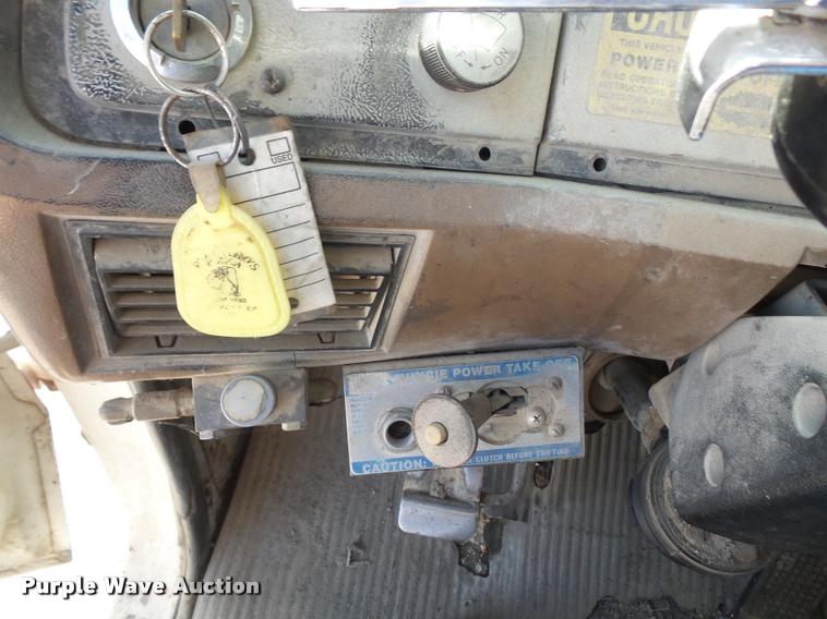 image for item DA6319 1987 Ford LT9000 dump truck