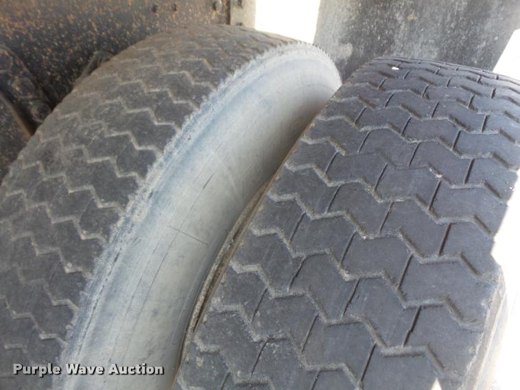 image for item DA6319 1987 Ford LT9000 dump truck