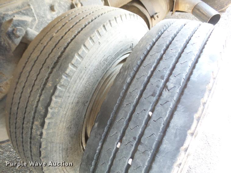 image for item DA6319 1987 Ford LT9000 dump truck