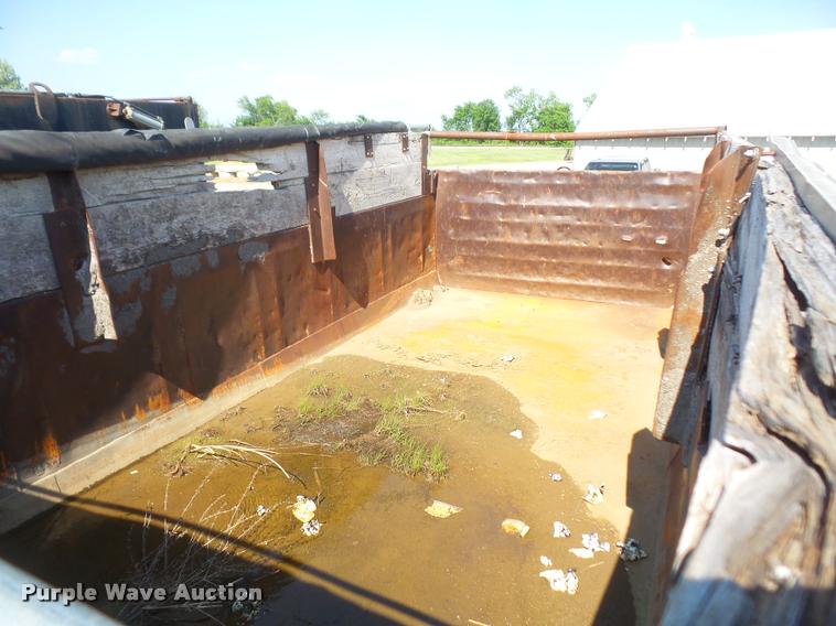 image for item DA6319 1987 Ford LT9000 dump truck