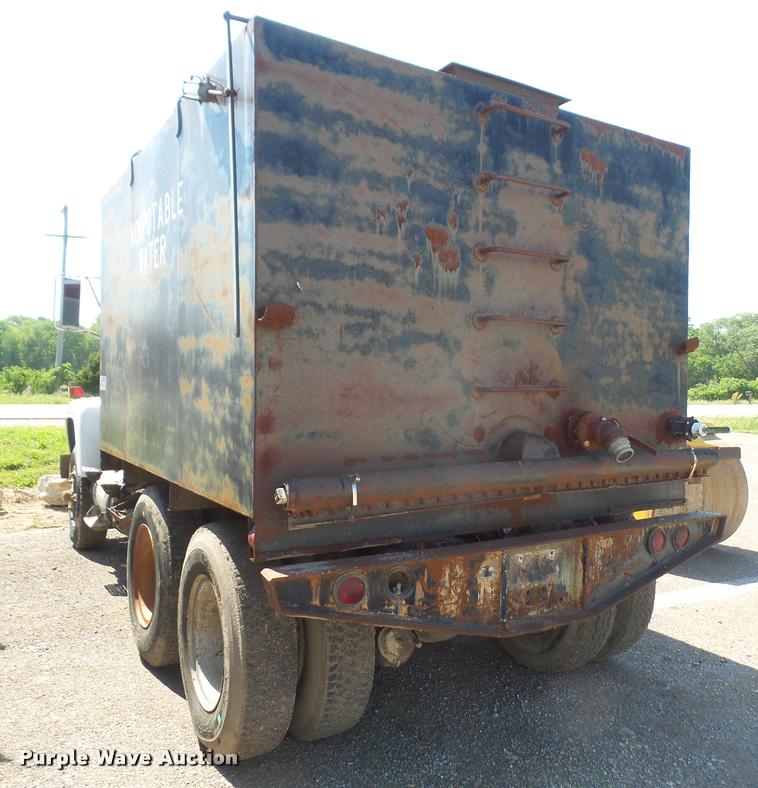 image for item DA6320 1970 Ford 9000 tank truck