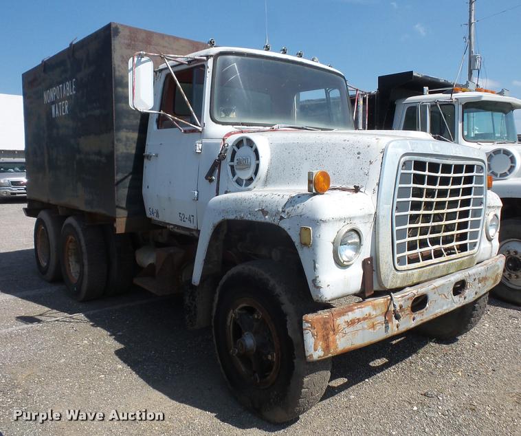 image for item DA6320 1970 Ford 9000 tank truck