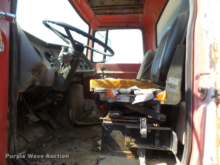 image for item DA6320 1970 Ford 9000 tank truck