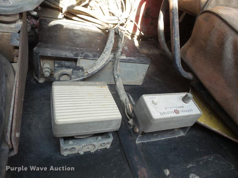 image for item DA6320 1970 Ford 9000 tank truck