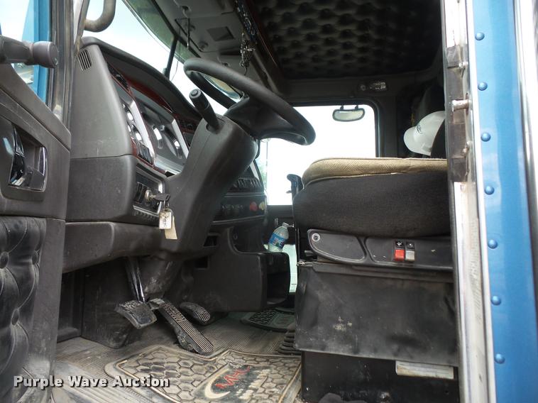 image for item DA6374 2008 Kenworth T800 dump truck