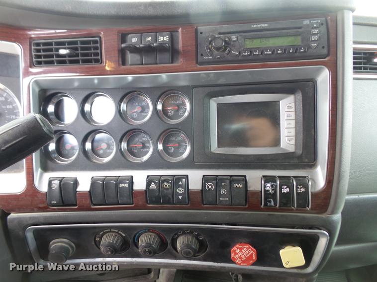 image for item DA6374 2008 Kenworth T800 dump truck