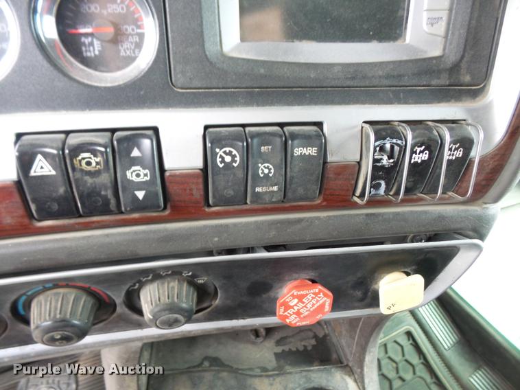 image for item DA6374 2008 Kenworth T800 dump truck