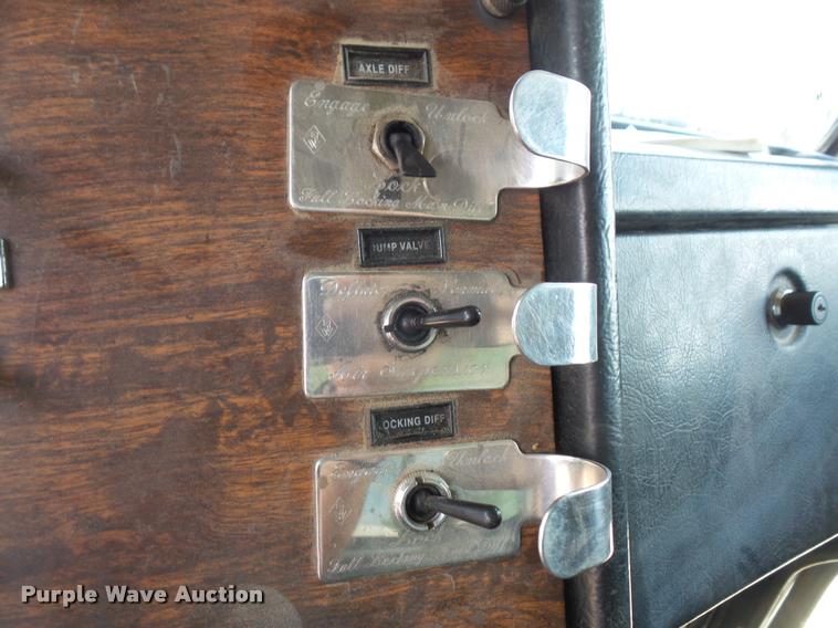 image for item DA6393 1997 Peterbilt 378 dump truck