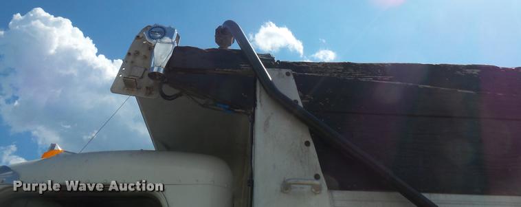 image for item DA6393 1997 Peterbilt 378 dump truck