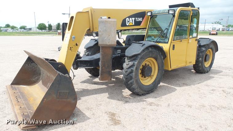 image for item DA7824 2007 Caterpillar TL943 telehandler