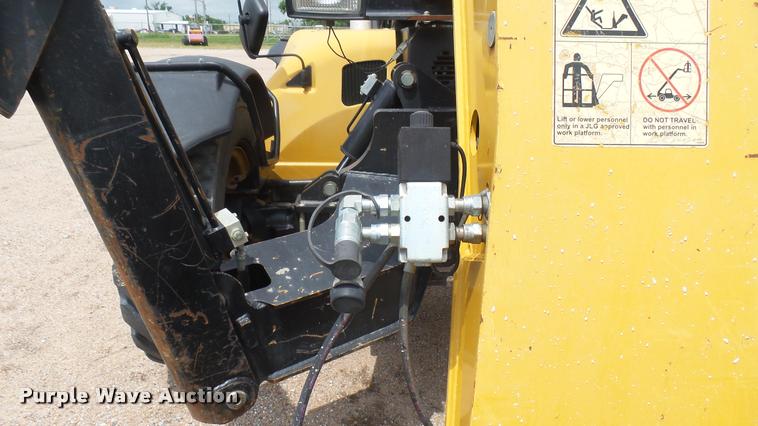 image for item DA7824 2007 Caterpillar TL943 telehandler