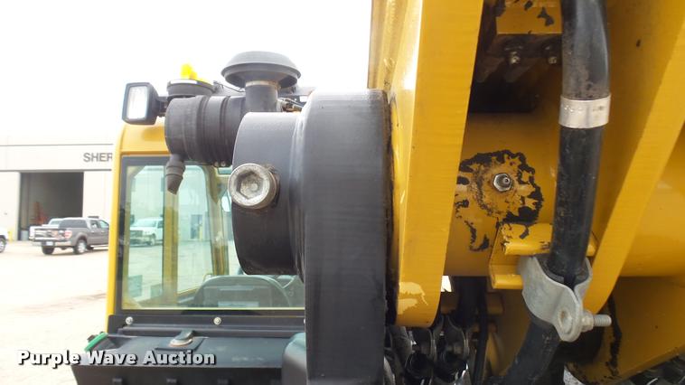 image for item DA7824 2007 Caterpillar TL943 telehandler